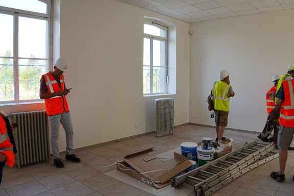 Salle d'expo, fenêtres vers les quais